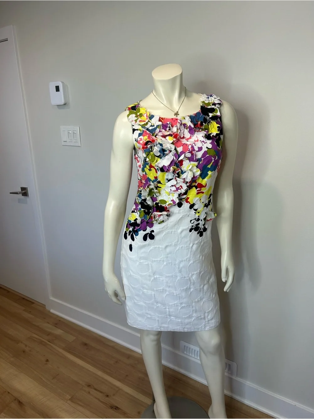 Gorgeous MUSE White Dress with Multicolor Floral Appliqué❤️4 - Picture 2 of 10
